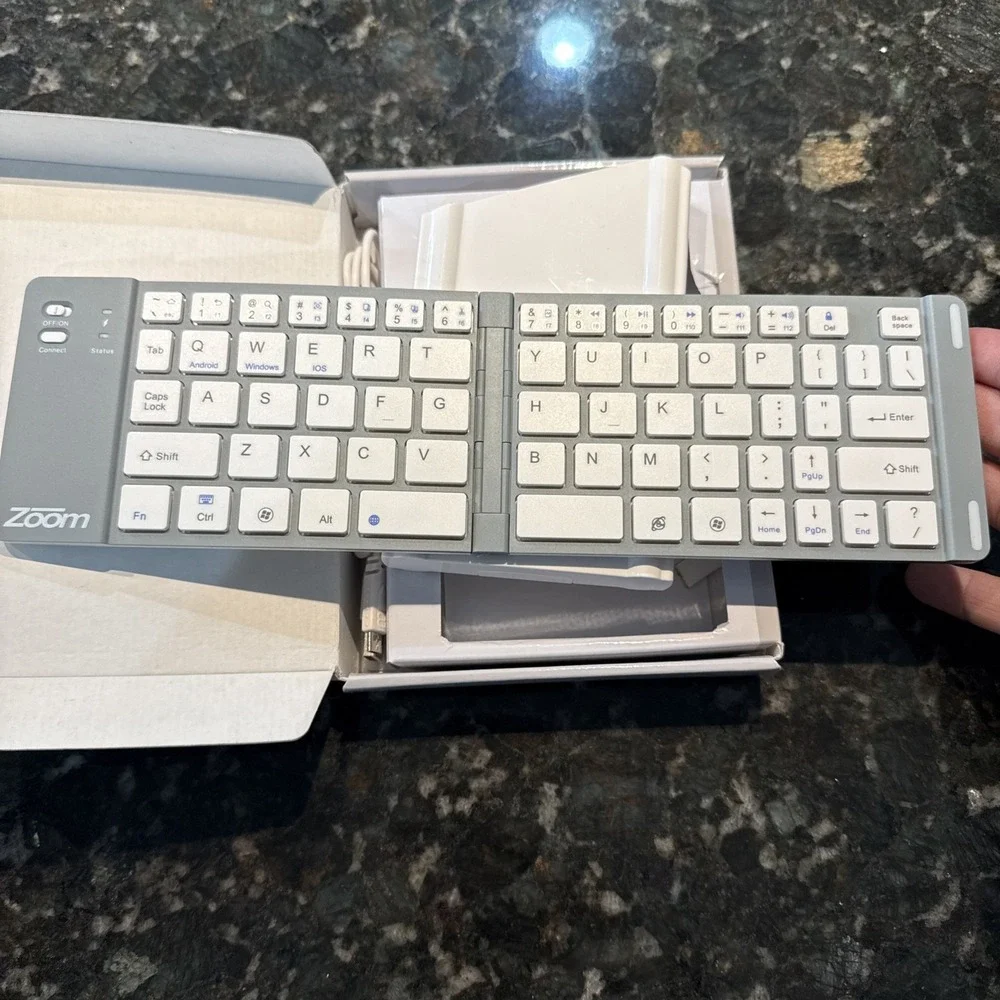 Zoom‎ Gridlock Bluetooth Keyboard / Foldable Keyboard - New / Open Box D